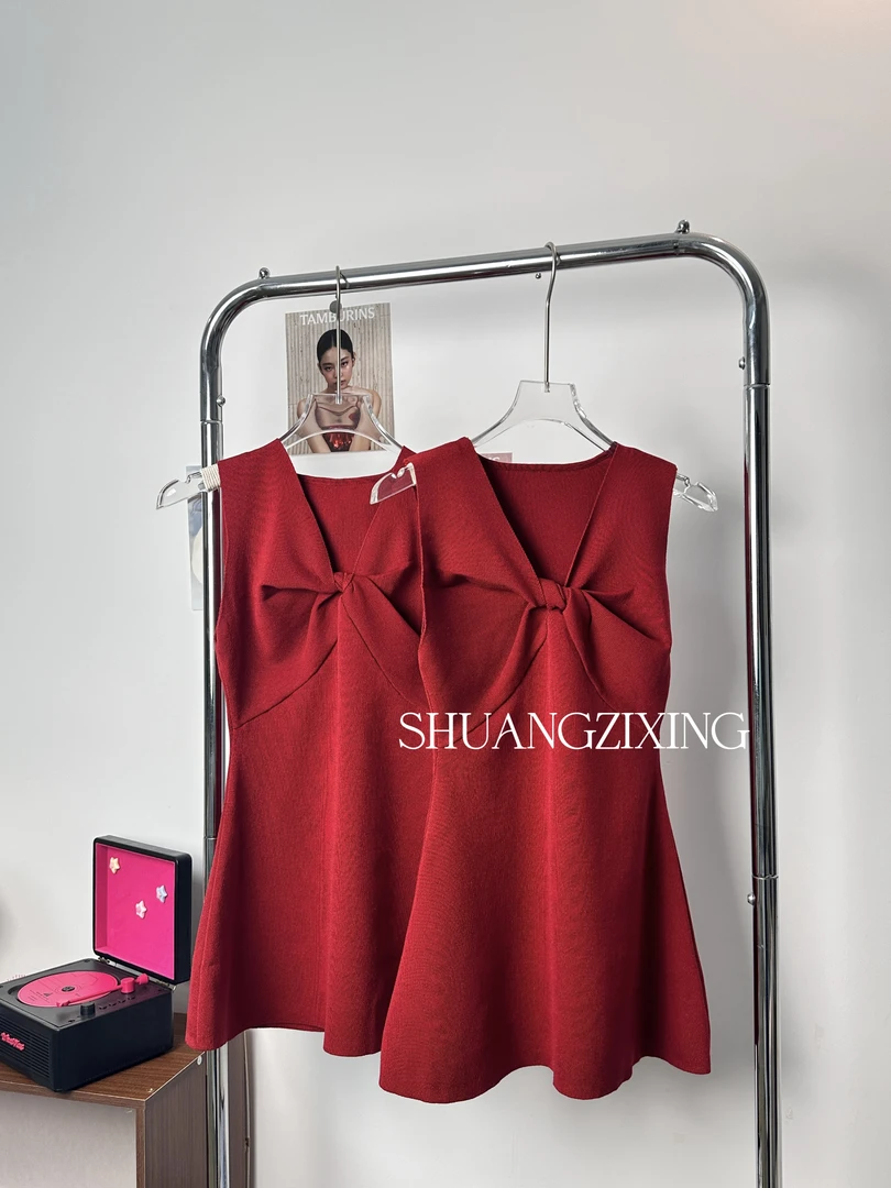 红色V领扭结万搭针织背心女夏季外穿设计感小众修身显瘦无袖上衣