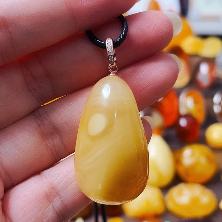 银S925镶嵌颈饰琥珀吊坠