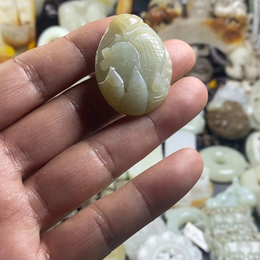 和田玉（糖玉）未镶嵌颈饰