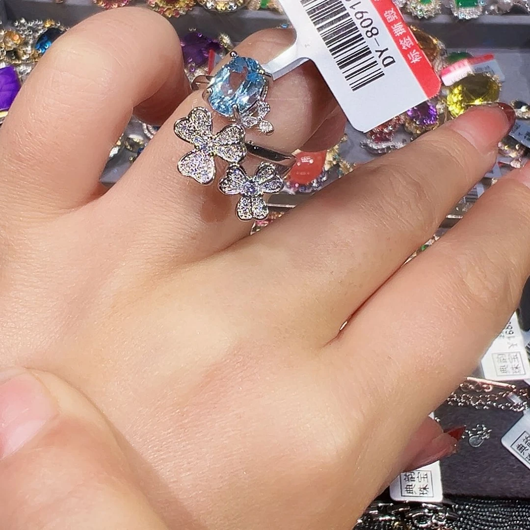 未镶嵌托帕石珠宝奇石