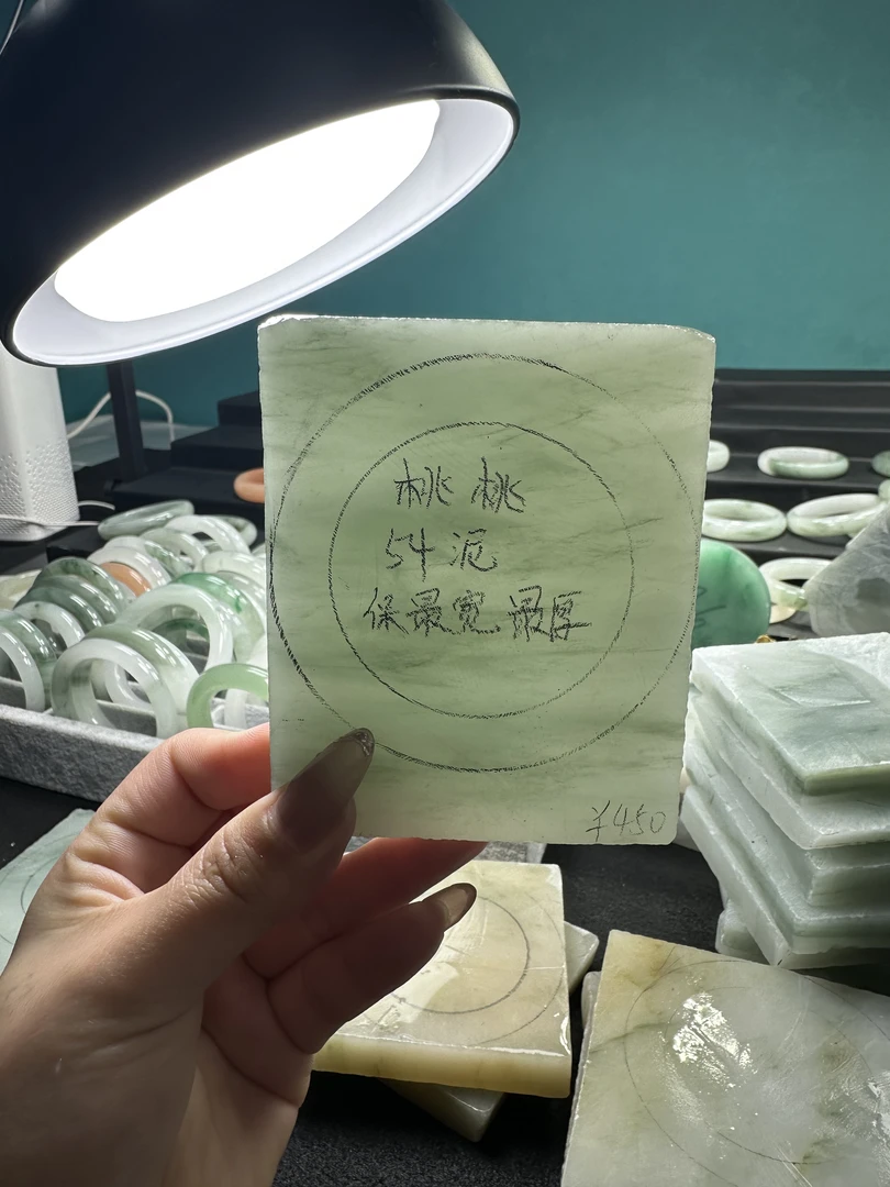 定制天山翠石英岩质玉金丝玉手镯不退换