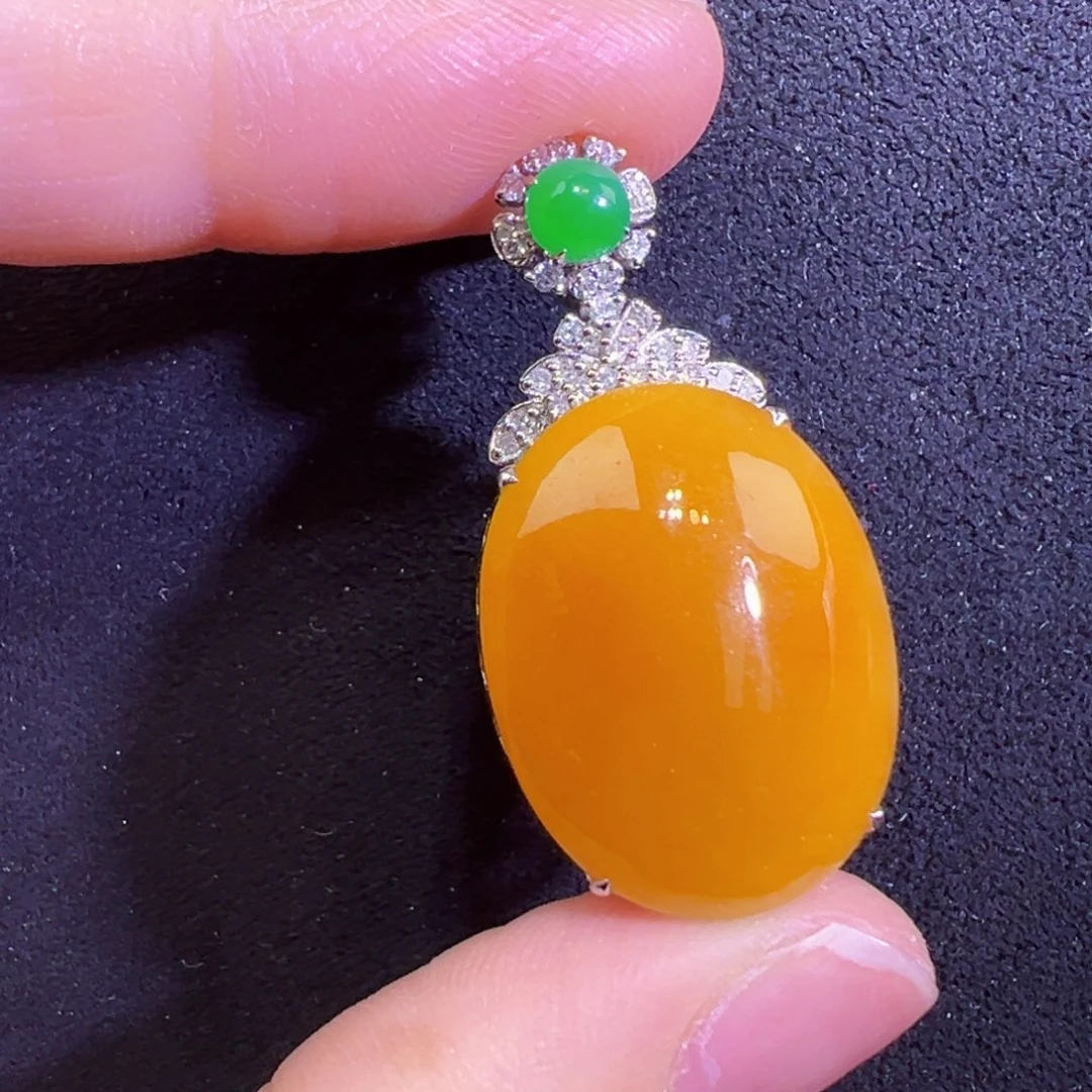 翡翠18K金镶嵌颈饰吊坠