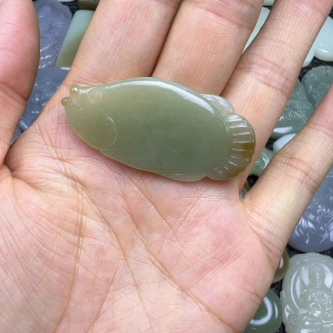 和田玉未镶嵌颈饰卡46.7（买断价，不退不换）