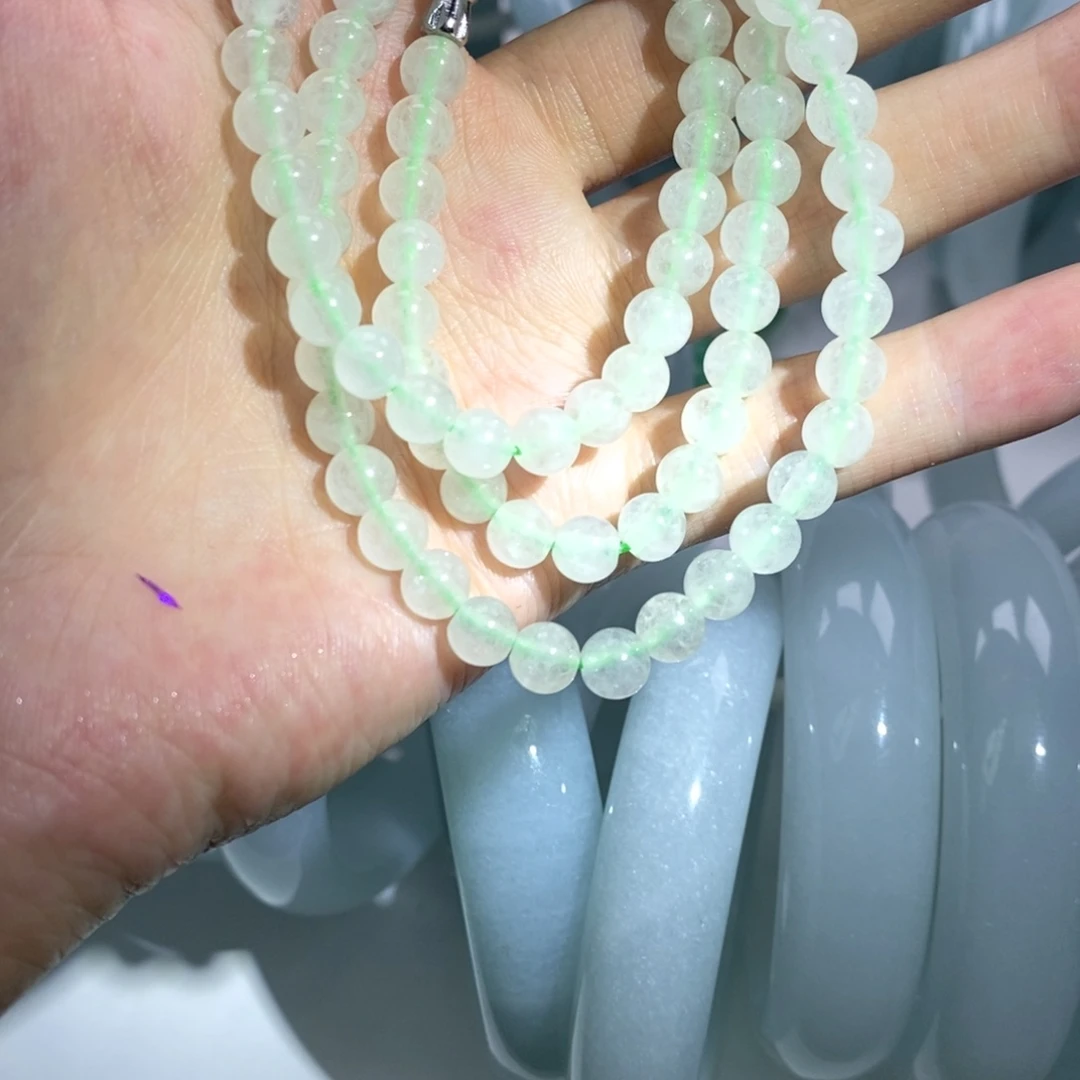 翡翠未镶嵌颈饰翡翠多其样发其一