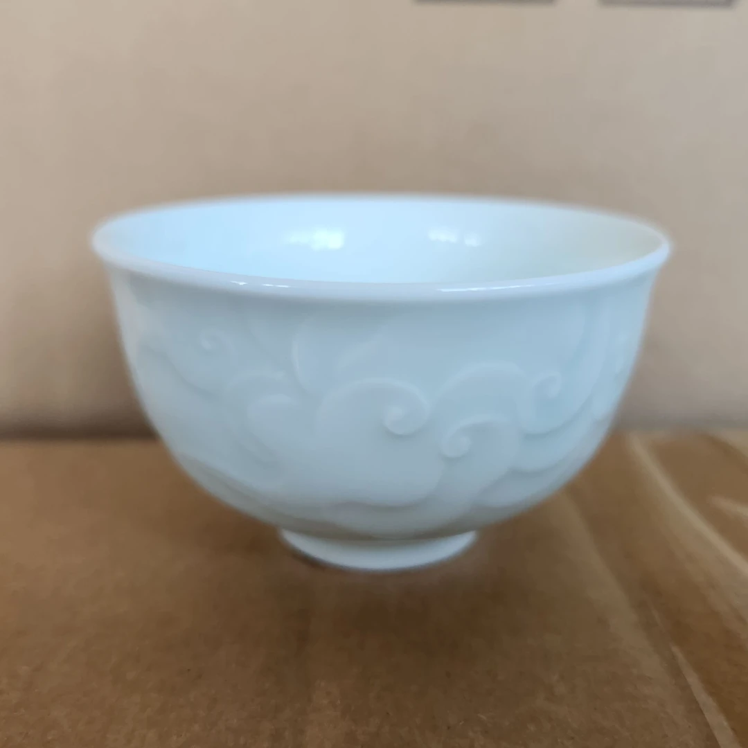 一个正价影青雕刻云朵高足品茗杯