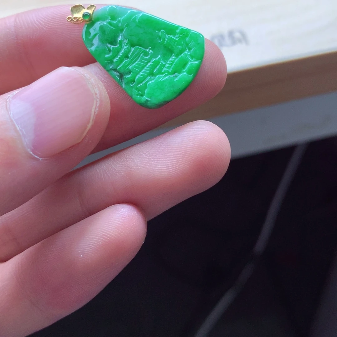 翡翠颈饰18K金镶嵌吊坠