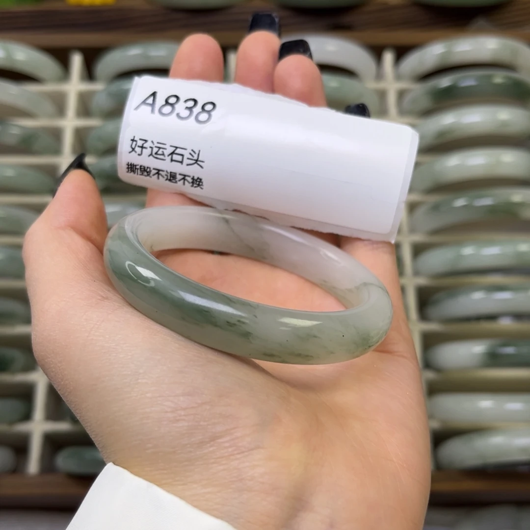 呆***瓜石英质玉未镶嵌手镯微瑕838