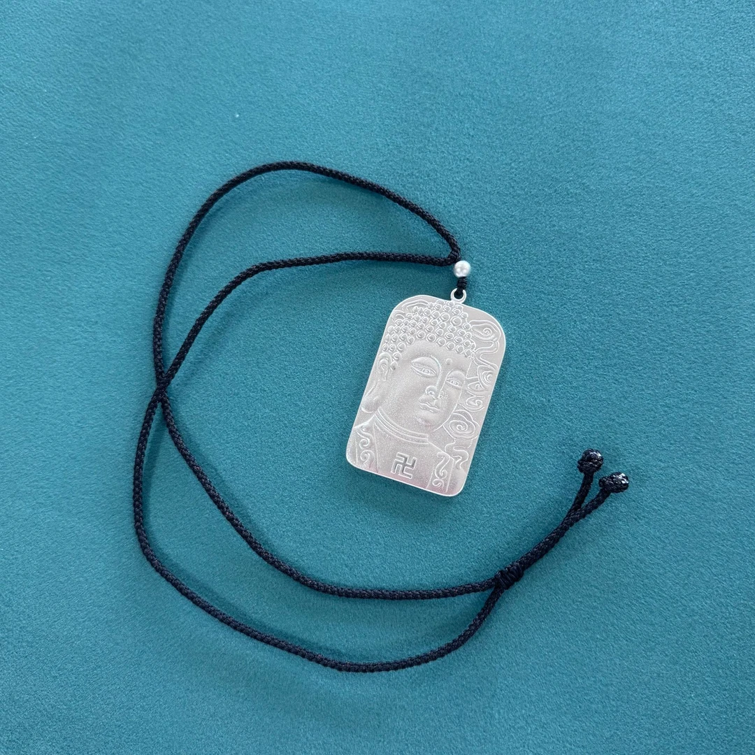 坠链均足银 大佛头无事牌