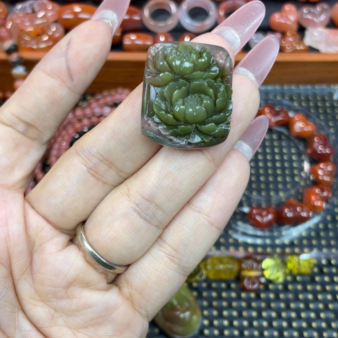玛瑙/玉髓未镶嵌颈饰吊坠
