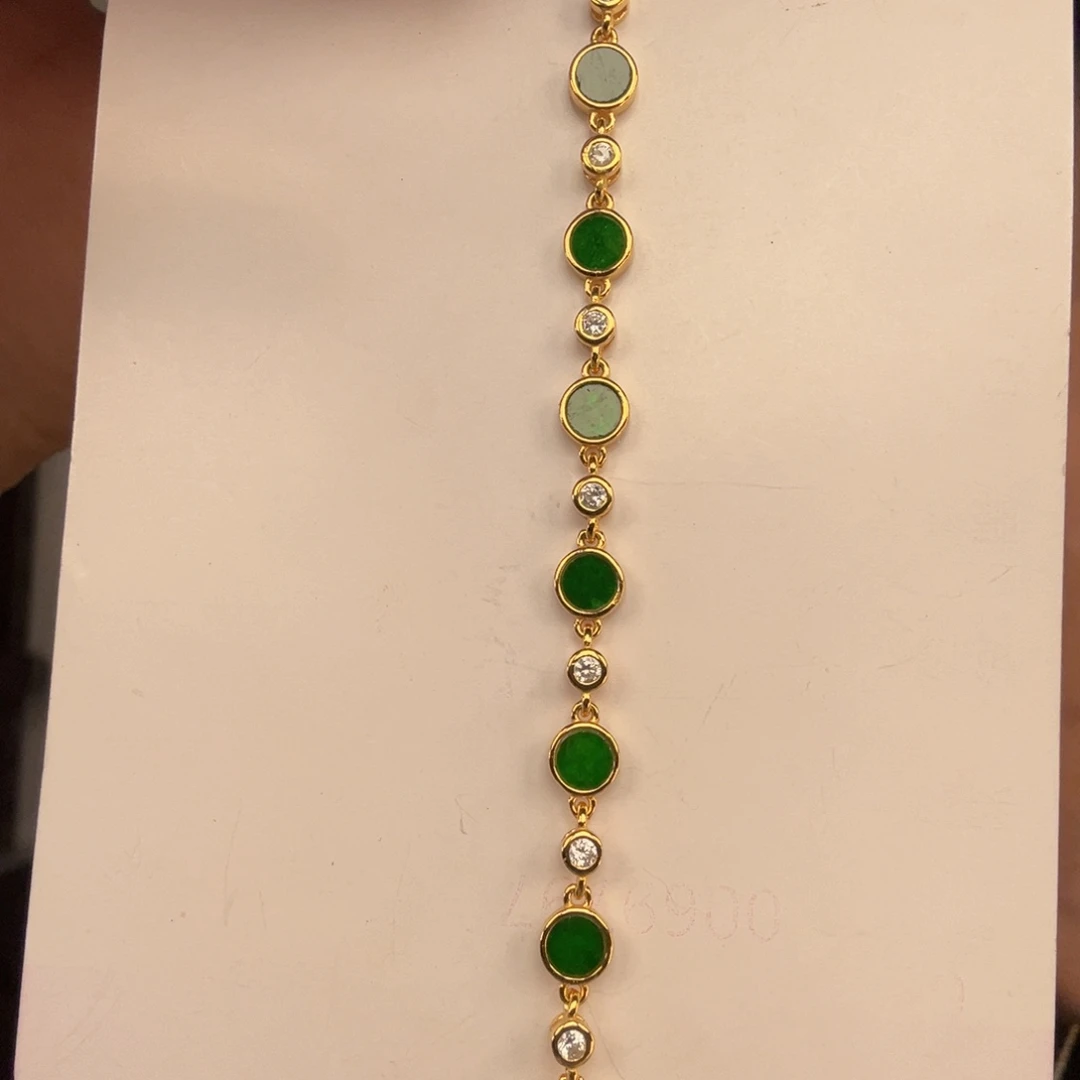 晴***p翡翠未镶嵌颈饰一件