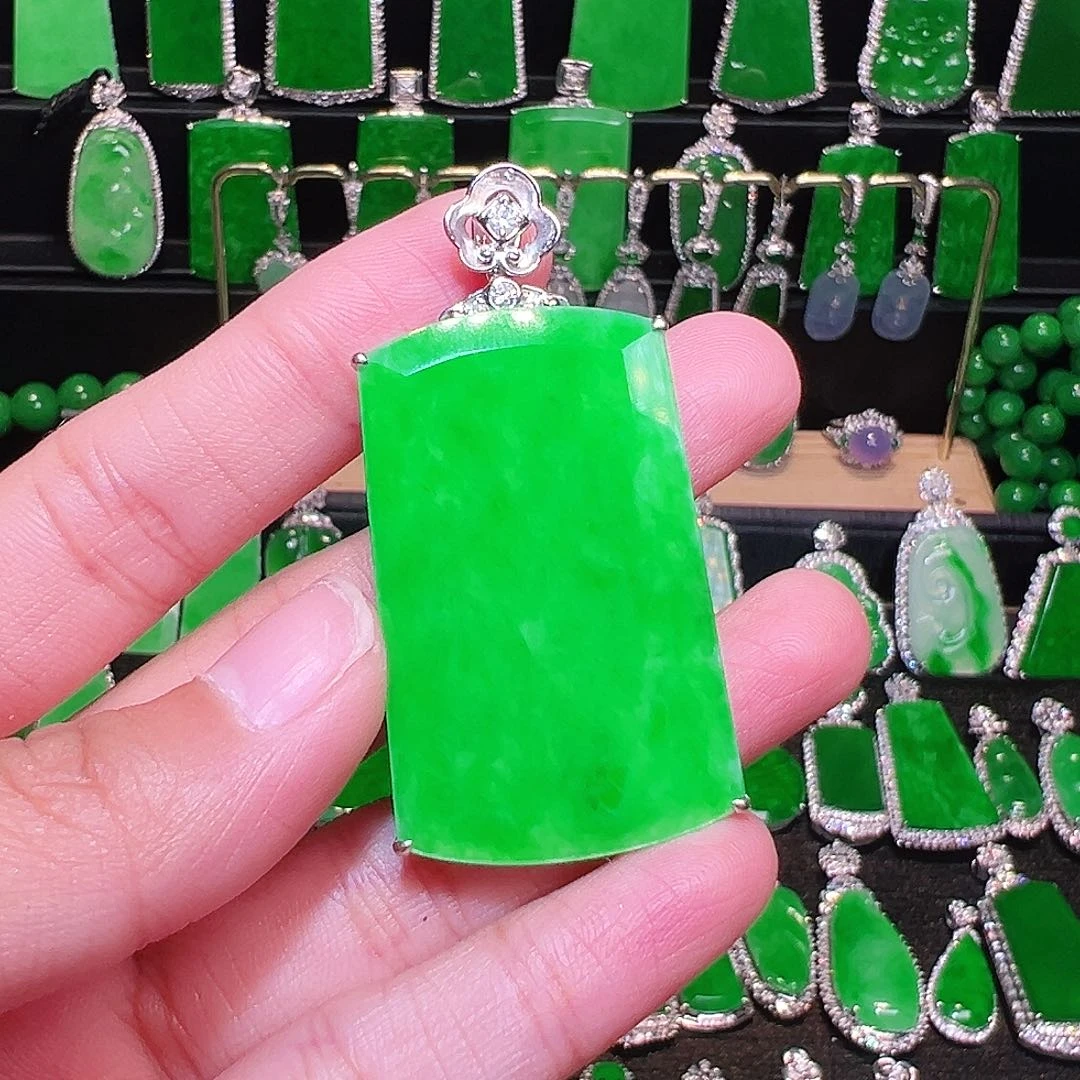 翡翠吊坠(不含链)18K金镶嵌