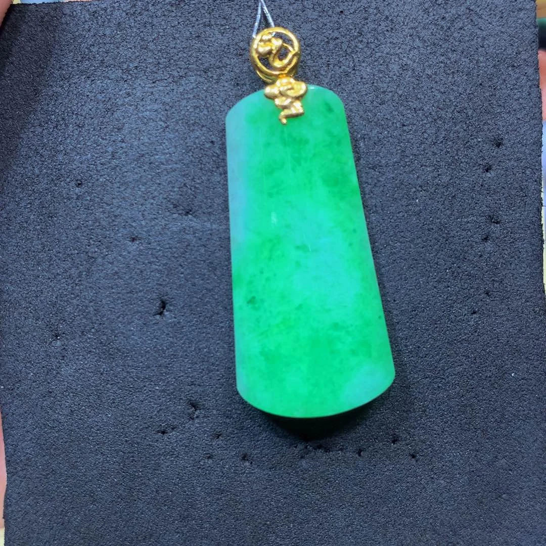 翡翠18K金镶嵌颈饰翡翠