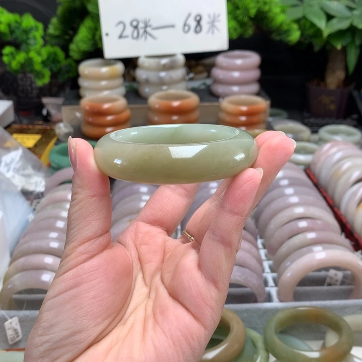 石英质玉（佘太翠）未镶嵌手镯52.4