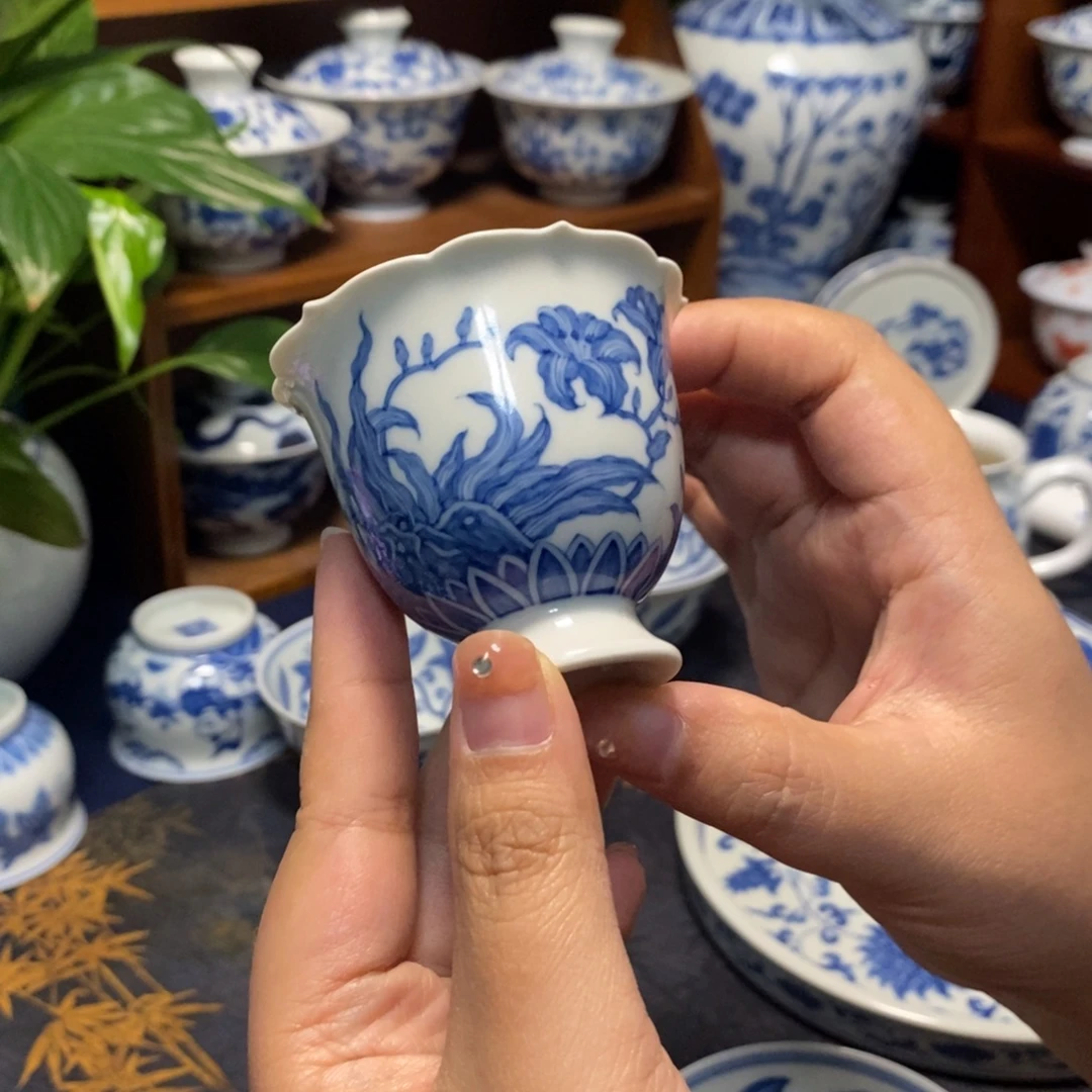 青炎亚飞的高足百合