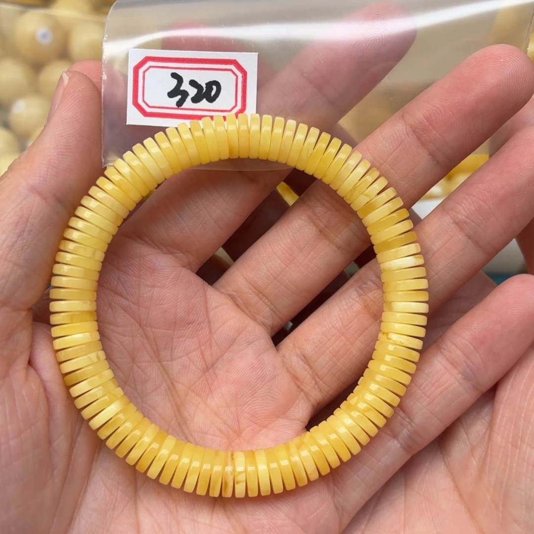 喜***姐蜜蜡未镶嵌裸石8+药片手串