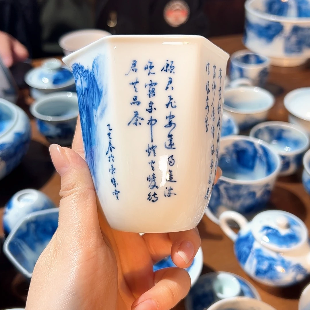 杯路****a青花手绘山水公道