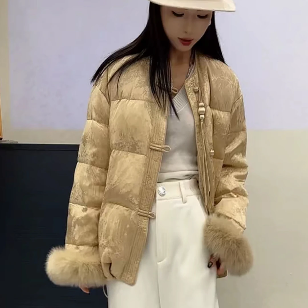 888高级矜贵气质时尚毛毛袖金玉色提花国风羽绒服65