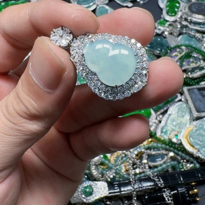 翡翠未镶嵌颈饰天然A货翡翠放漏