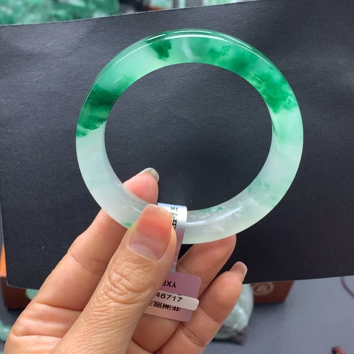 石英质玉未镶嵌手镯