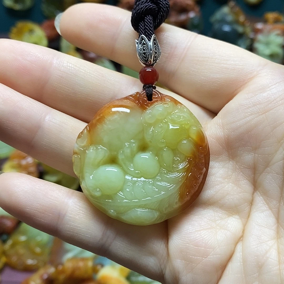 岫玉未镶嵌吊坠(赠链)