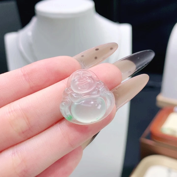 石英质玉（非洲翠）未镶嵌颈饰