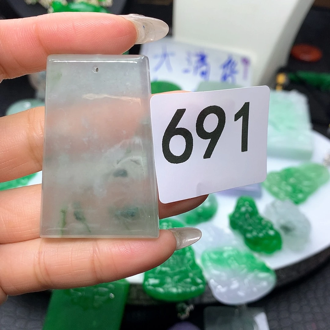 翡翠吊坠(赠链)未镶嵌