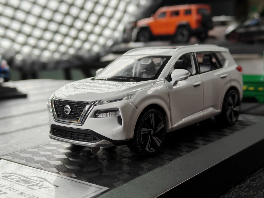 尼桑奇骏合金车模1：32带底座
