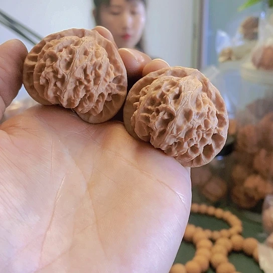 【闪购商品】把件文玩核桃43红皮宫灯