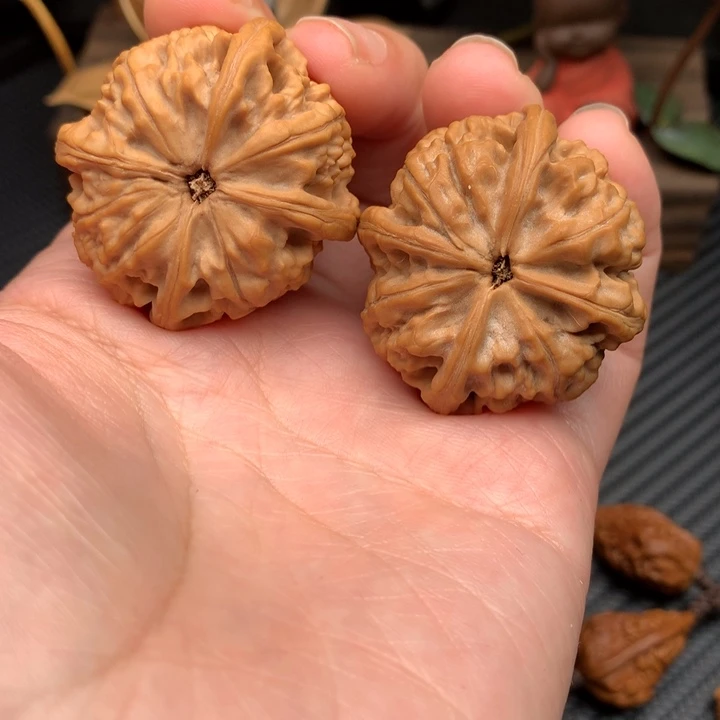 贺****文玩核桃吊坠四棱40