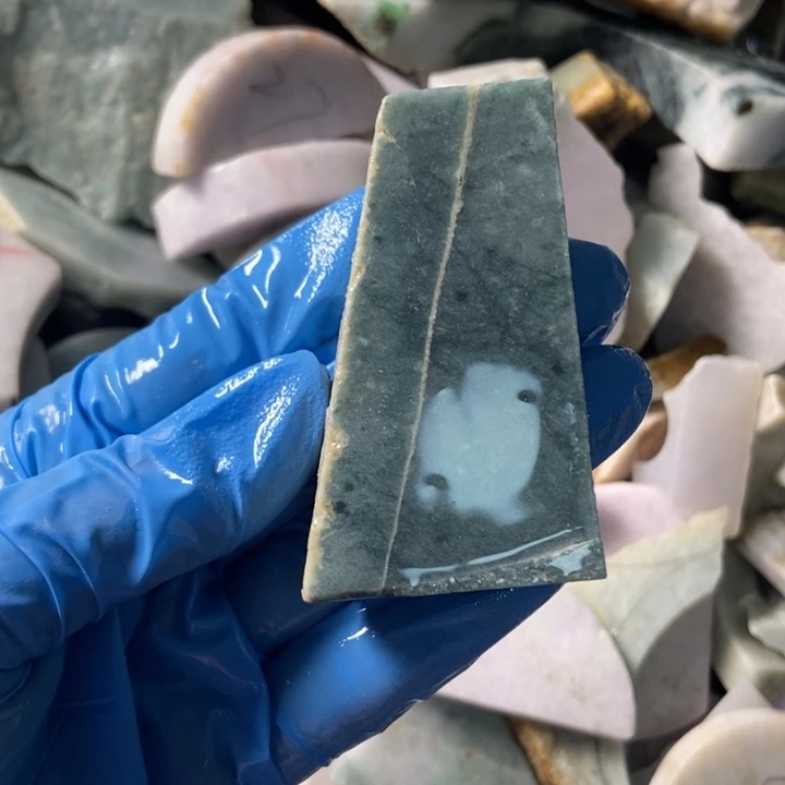 翡翠颈饰未镶嵌天然翡翠