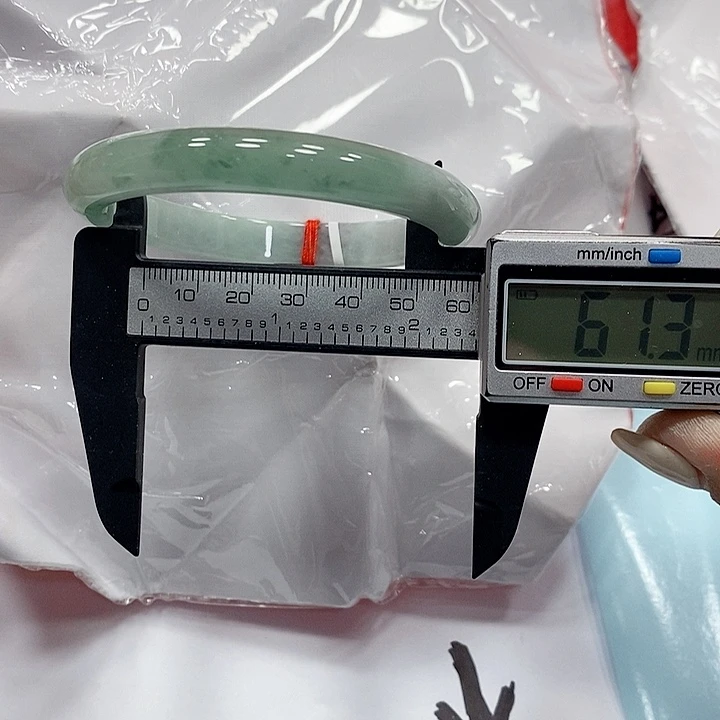 翡翠手镯未镶嵌132