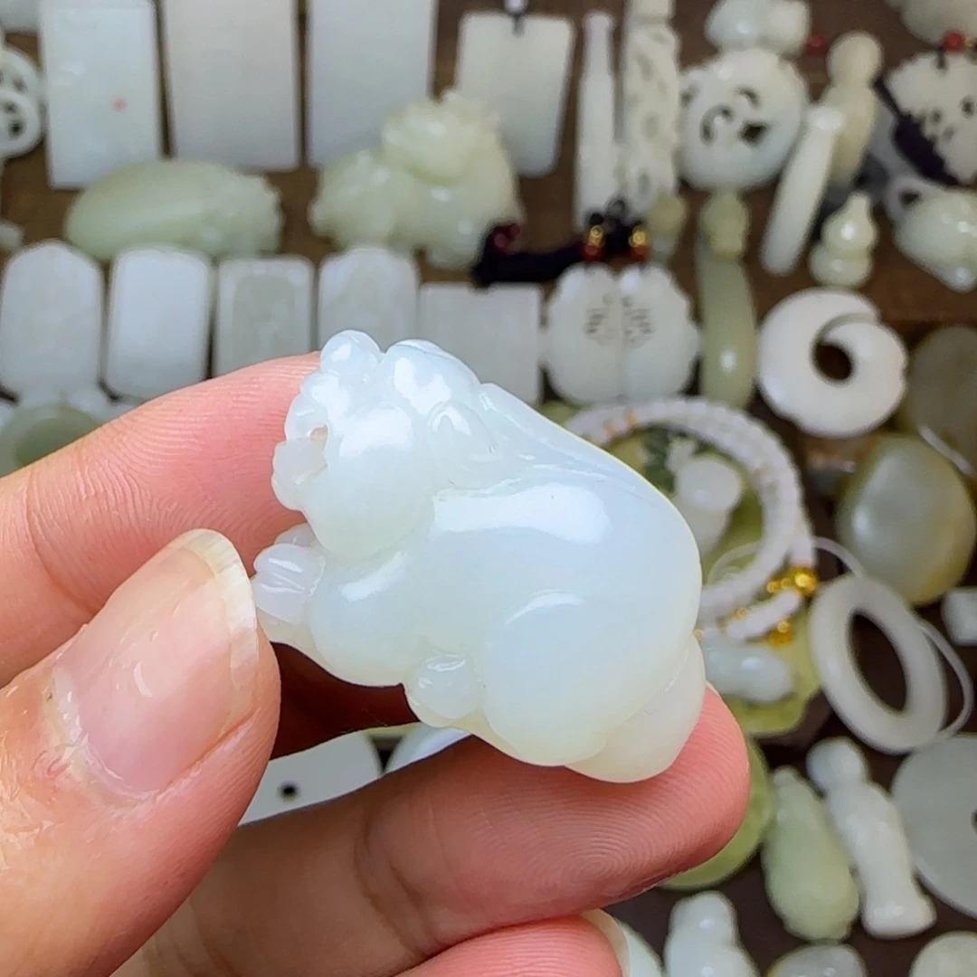 和田玉未镶嵌挂件貔貅