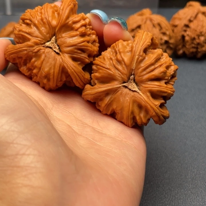 小***物文玩核桃吊坠白狮子