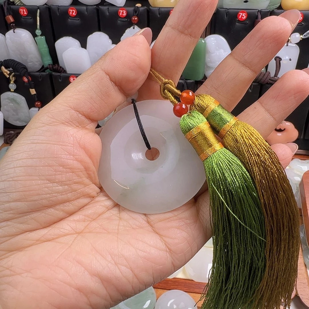 石英质玉未镶嵌颈饰