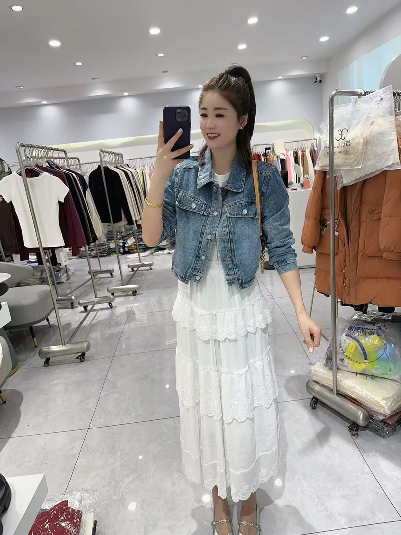 雪琴小屋时尚水洗短款牛仔外套翻领设计