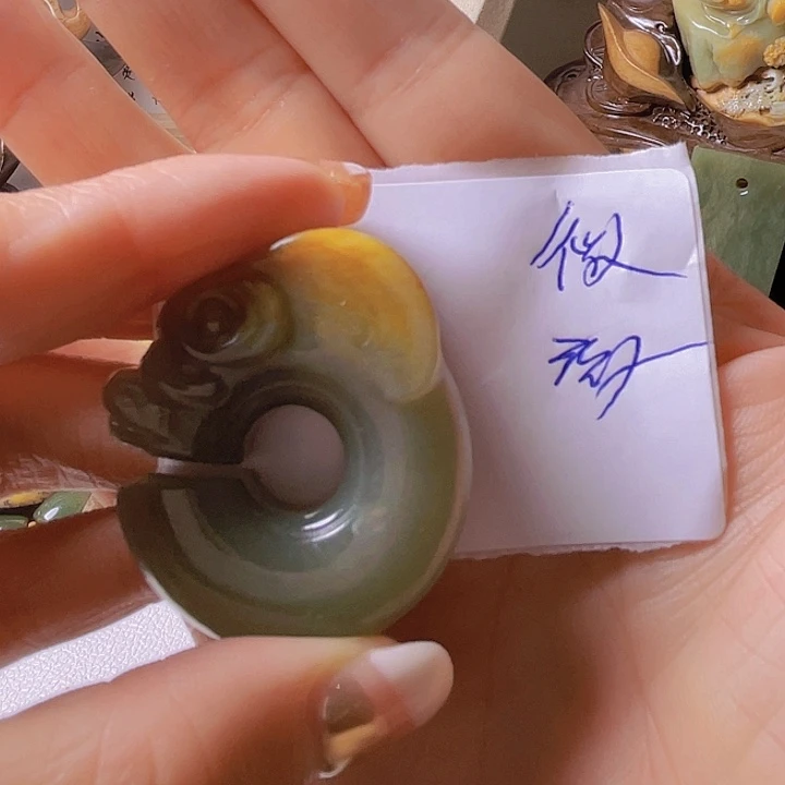 未镶嵌岫岩老玉（透闪石质玉）把件大**然