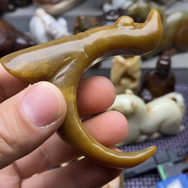 未镶嵌蛇纹石玉颈饰