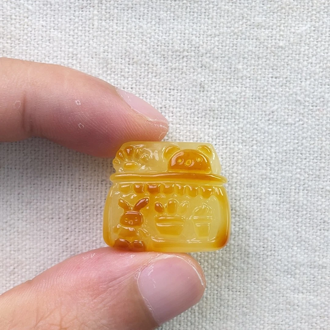 裸石琥珀未镶嵌蛋糕房