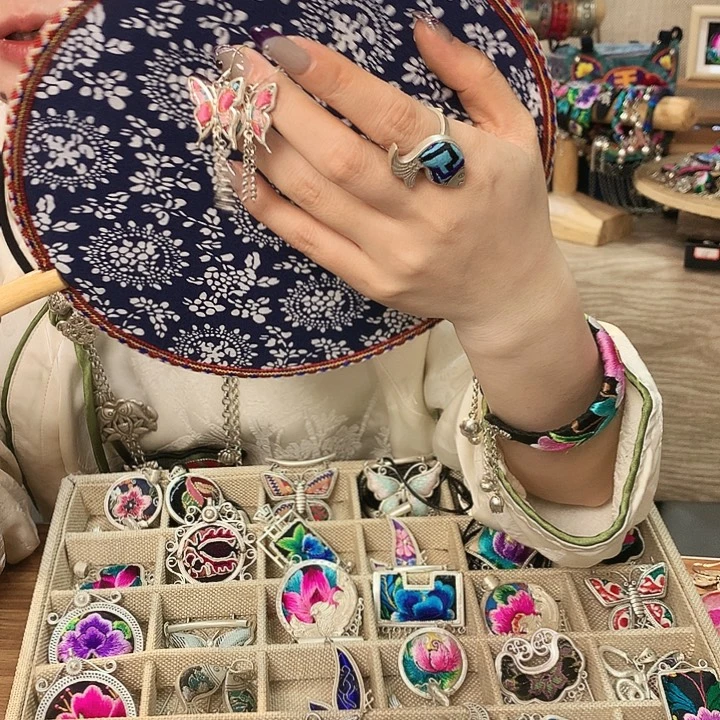 花岗石铁合金耳环