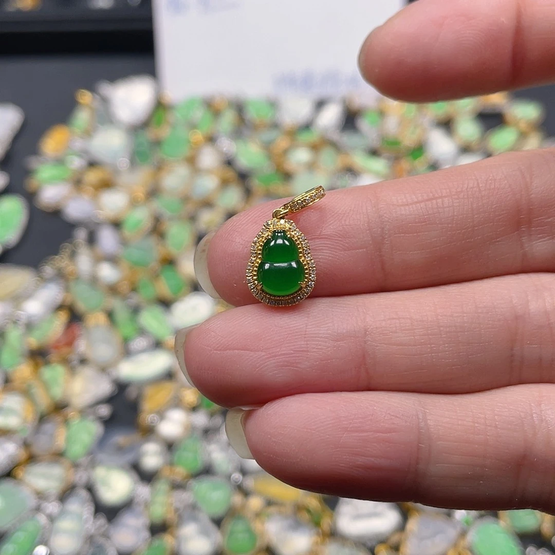 翡翠颈饰18K金镶嵌天然翡翠18kA货