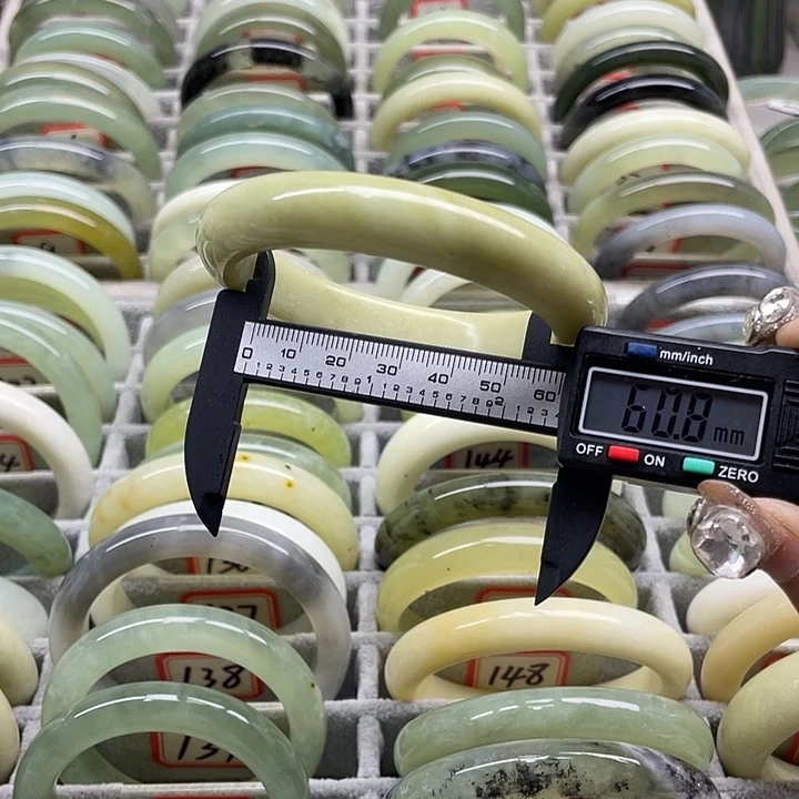 蛇纹石玉未镶嵌手镯160