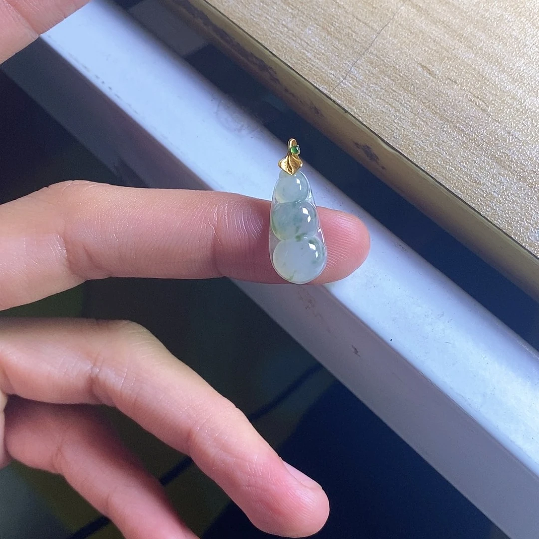 颈饰18K金镶嵌翡翠