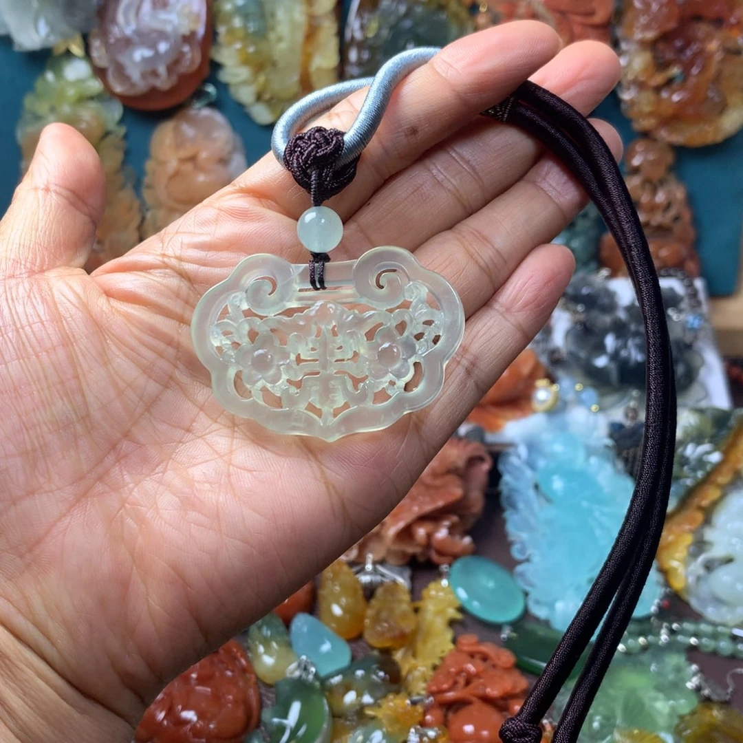 蛇纹石玉未镶嵌挂坠