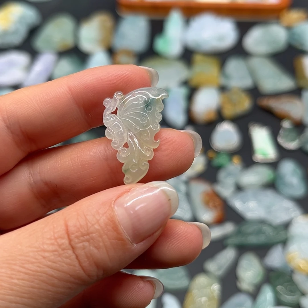 【闪购商品】翡翠颈饰未镶嵌蝴蝶