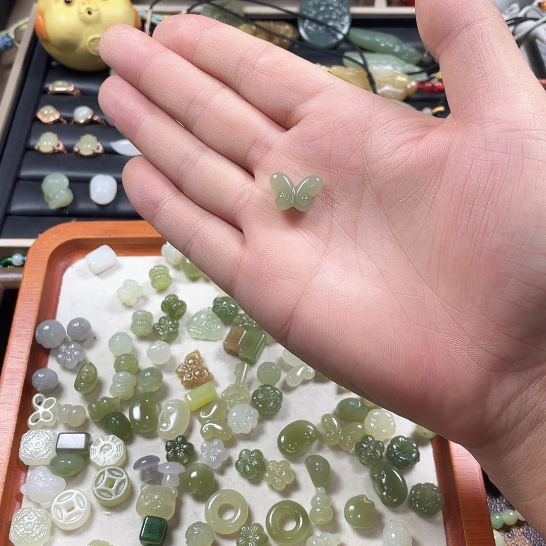 ****莲和田玉未镶嵌手镯