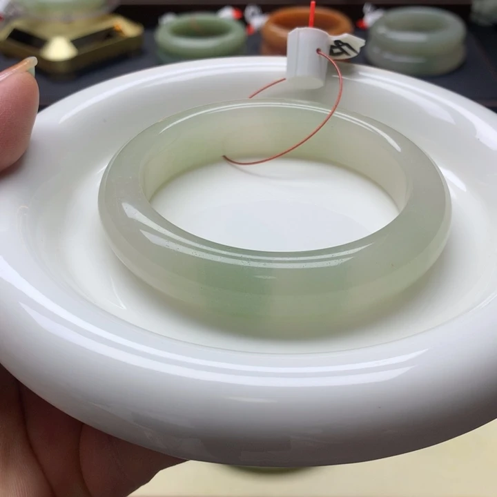 未镶嵌手镯石英岩玉