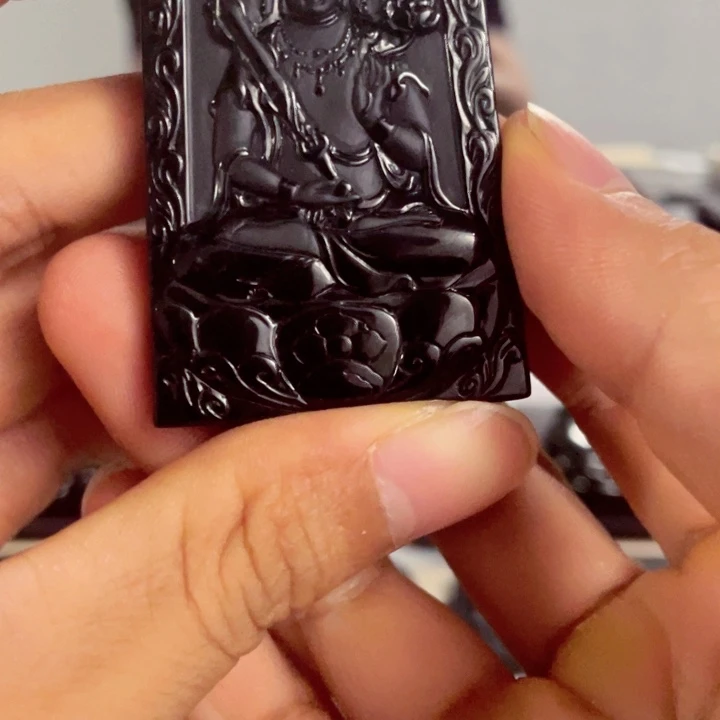 蜗***牛翡翠未镶嵌颈饰虚空