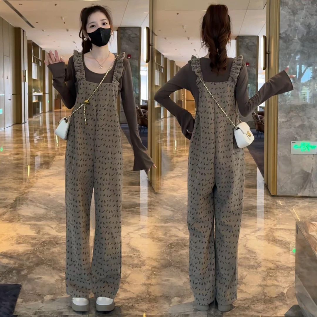 时尚洋气套装女2025秋季新款喇叭袖T恤碎花背带裤显瘦减龄两件套