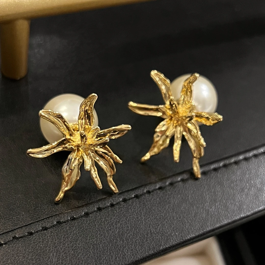 合金仿珍珠耳饰 杨杨babytime 明星款轻奢两戴金色大花仿珍珠耳钉