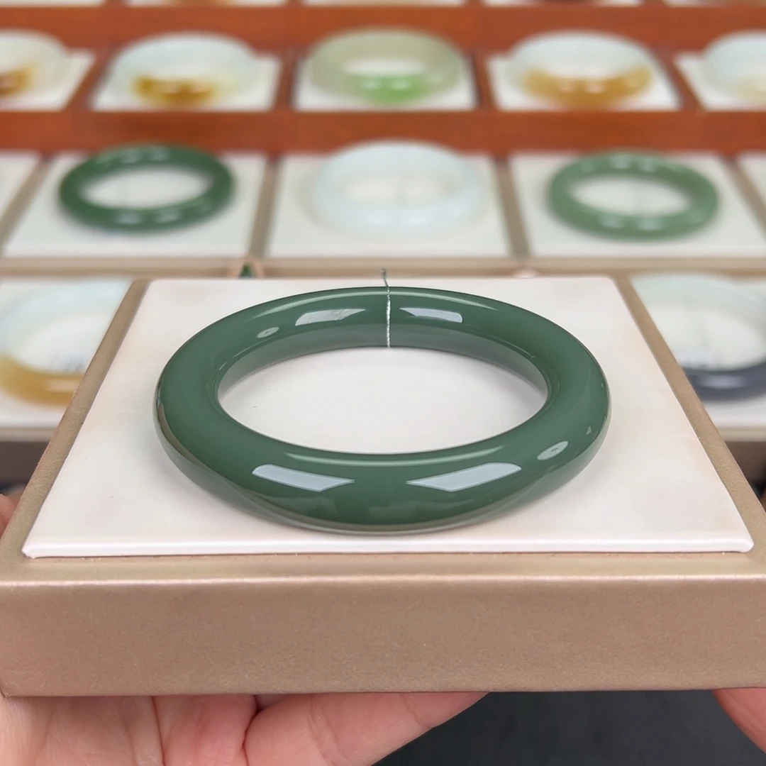 和田玉未镶嵌手镯粉青瓷蓝